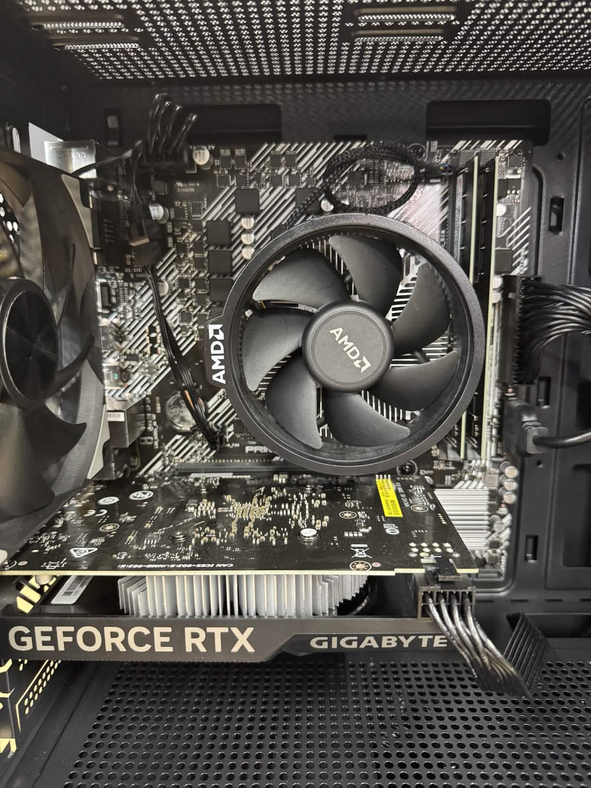 【Ryzen7 5700X & RTX4060】不死鳥PC063