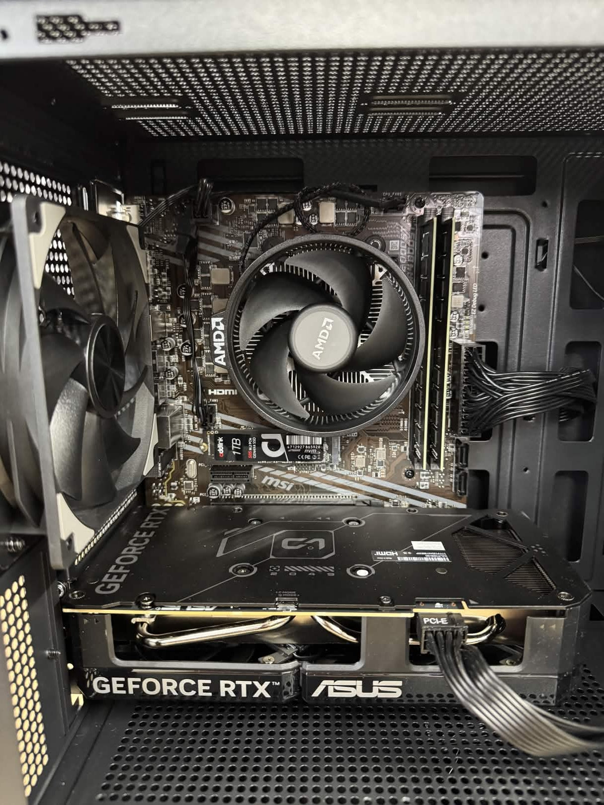 【Ryzren7 5700X & RTX5060】不死鳥PC064