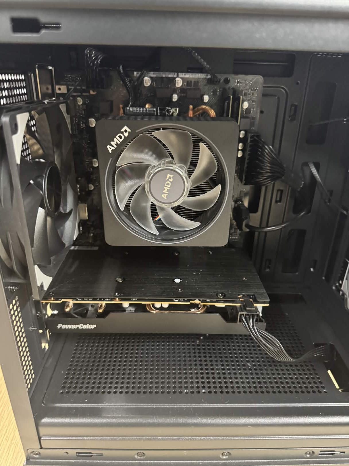 【Ryzen7 5700X & RX7600】不死鳥PC069