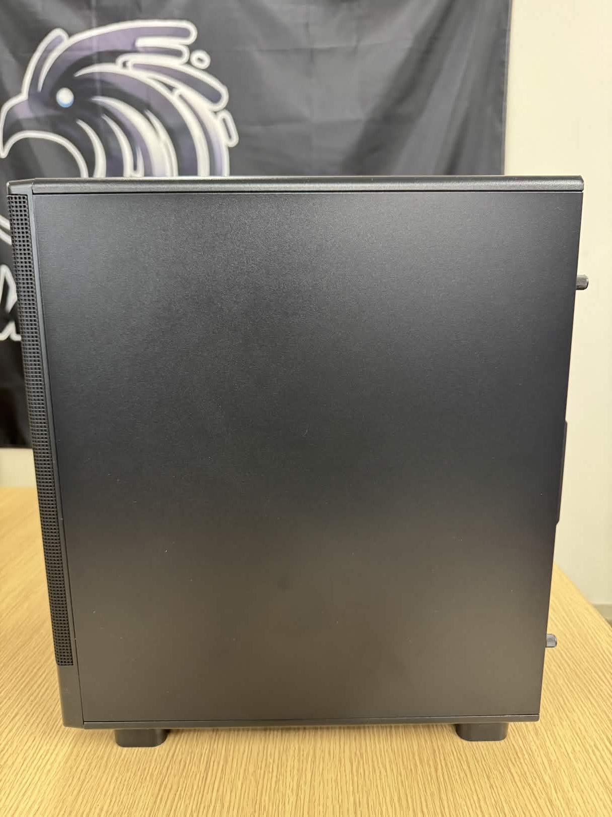 【Ryzen7 5700X & RTX5060】不死鳥PC060