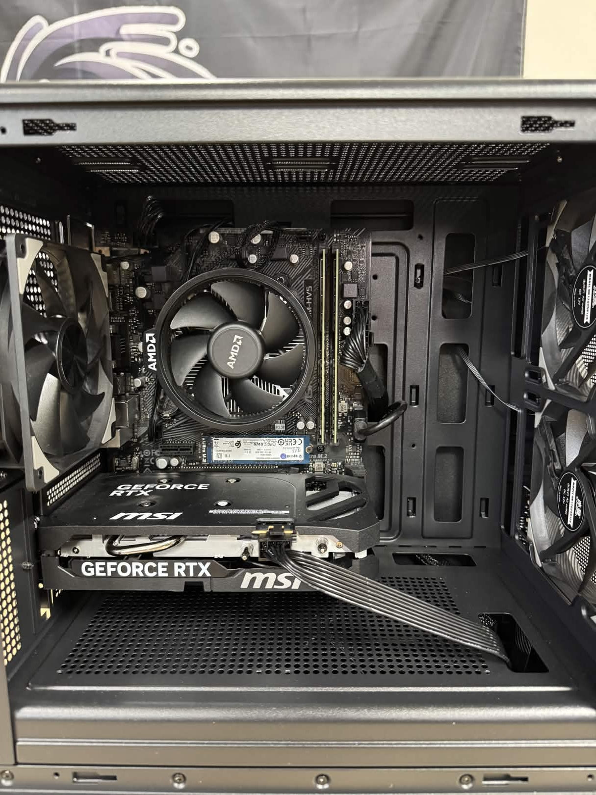【Ryzen7 5700X & RTX5060】不死鳥PC060