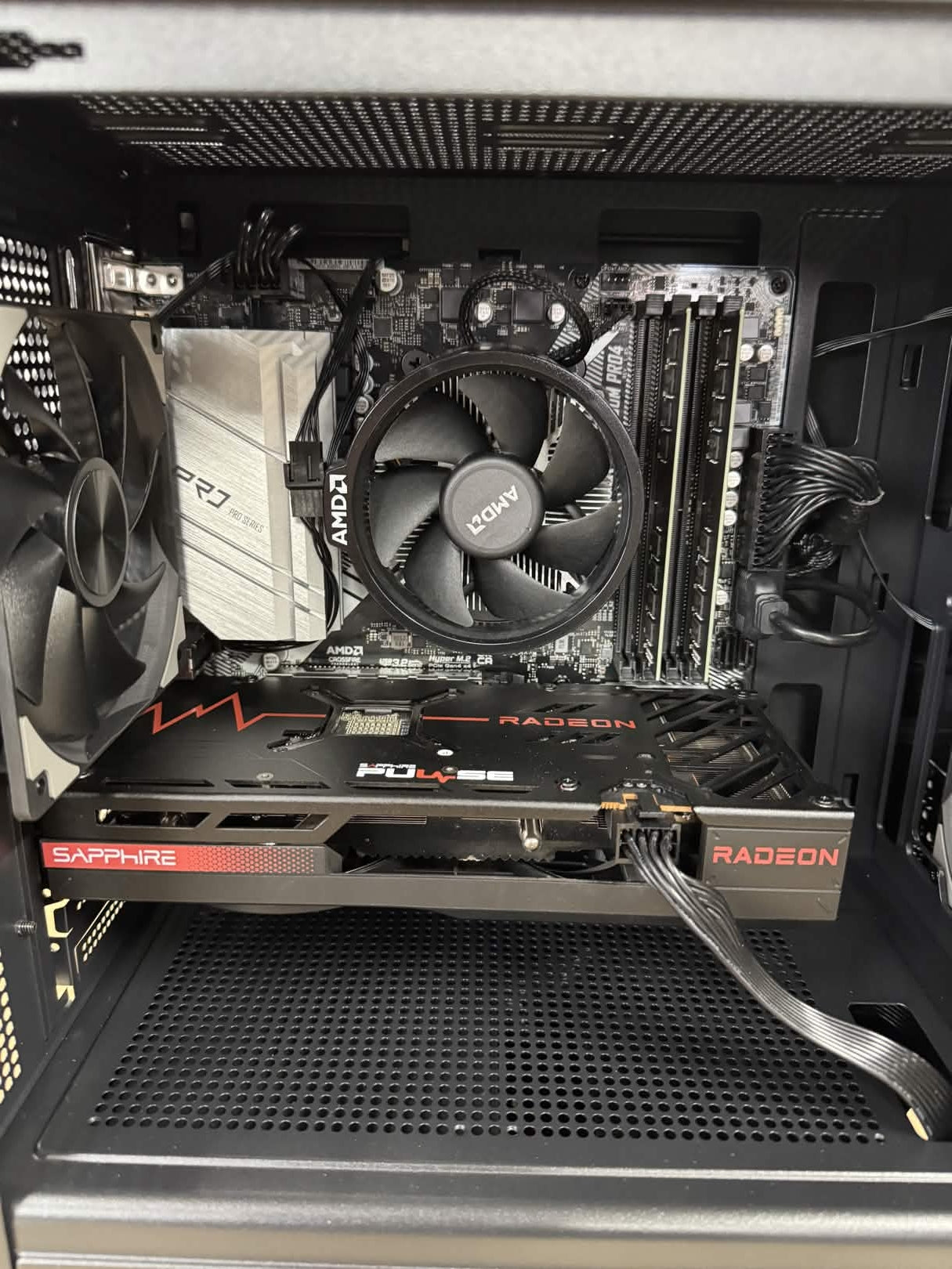 【Ryzen7 5700X & RX7600】不死鳥PC066