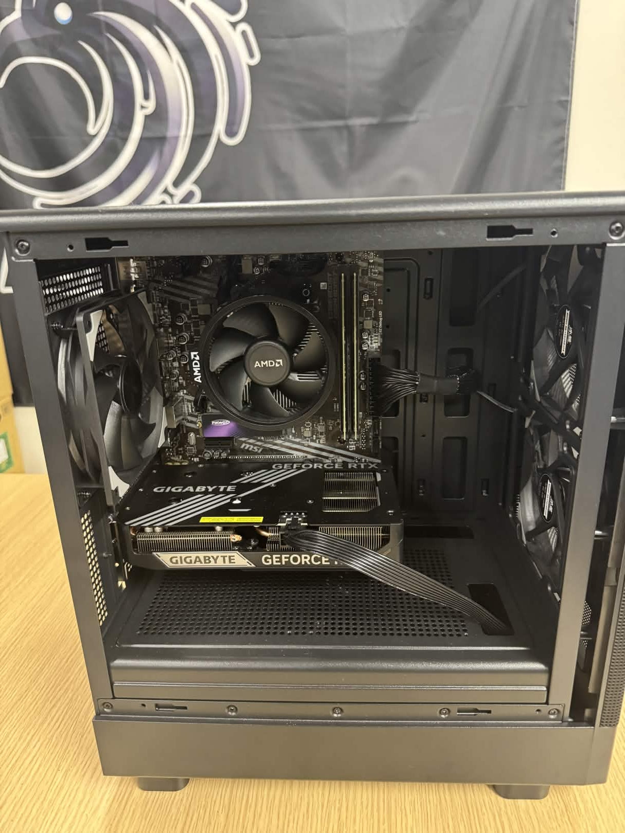 【Ryzren7 5700X & RTX5060Ti 16GB】不死鳥PC061